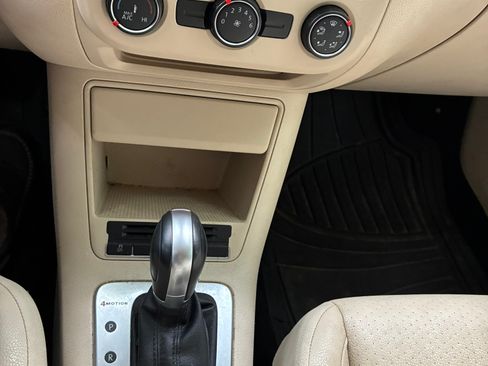 Used 2015 Volkswagen Tiguan SE AWD/4WD image 16