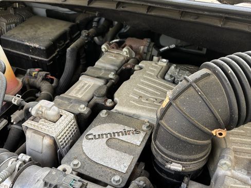 Used 2016 Nissan Titan SL RWD image 4
