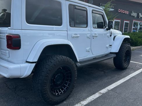 Used 2022 Jeep Wrangler Unlimited Sahara AWD/4WD image 8