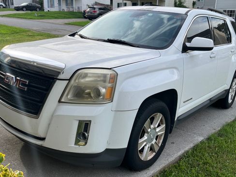 Used 2013 GMC Terrain SLE FWD image 2