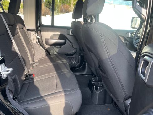 Used 2018 Jeep Wrangler Unlimited Sport S AWD/4WD image 10