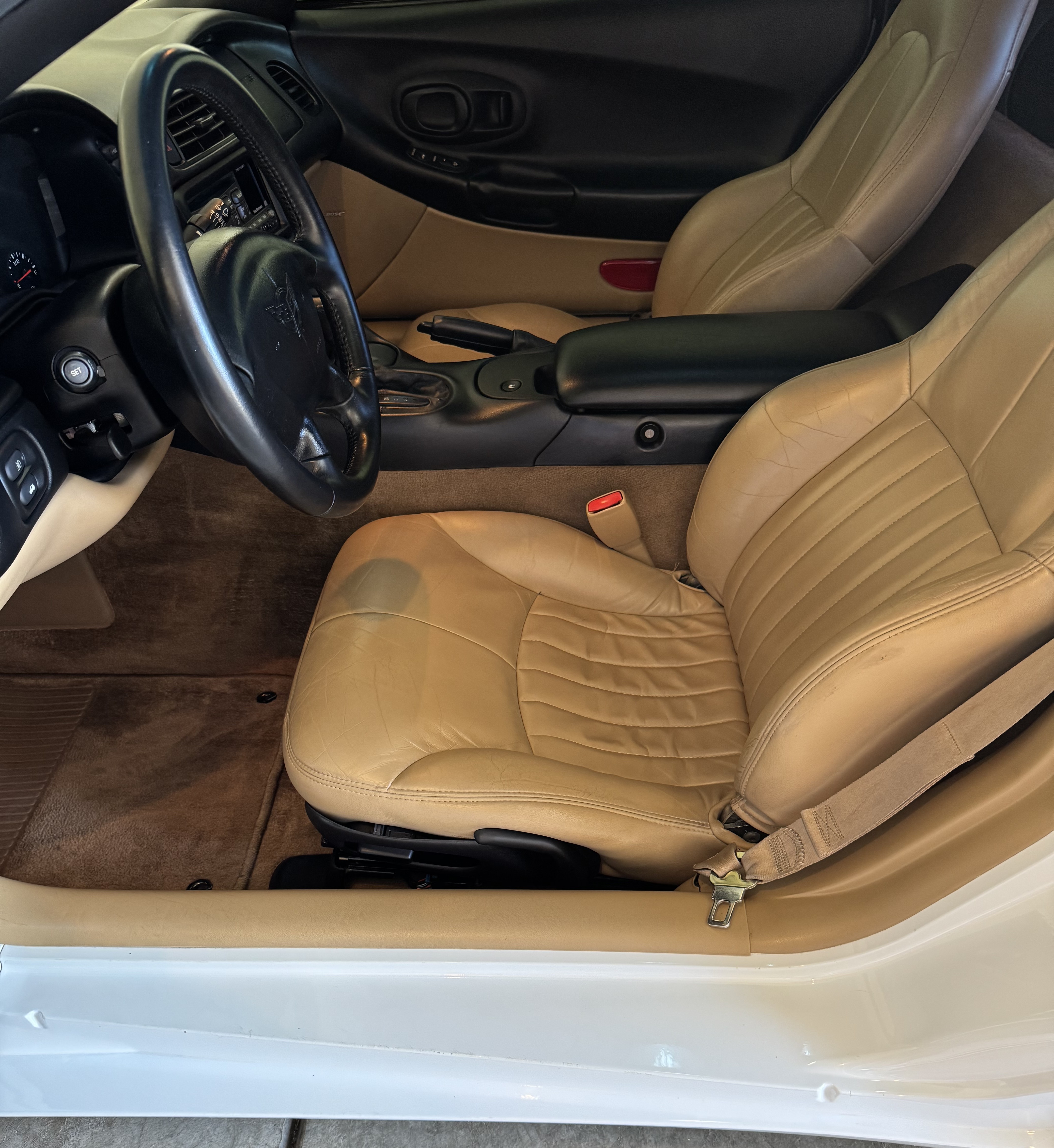 Used 1998 Chevrolet Corvette Coupe RWD image 10
