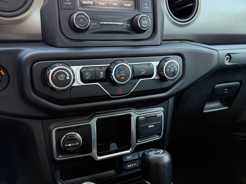 Used 2018 Jeep Wrangler Unlimited Sport AWD/4WD image 14