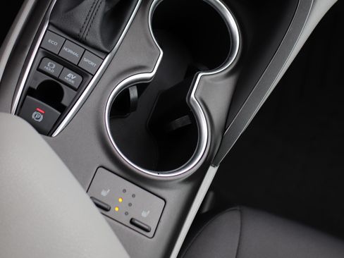 Used 2022 Toyota Camry LE w/ Cold Weather Package image 17