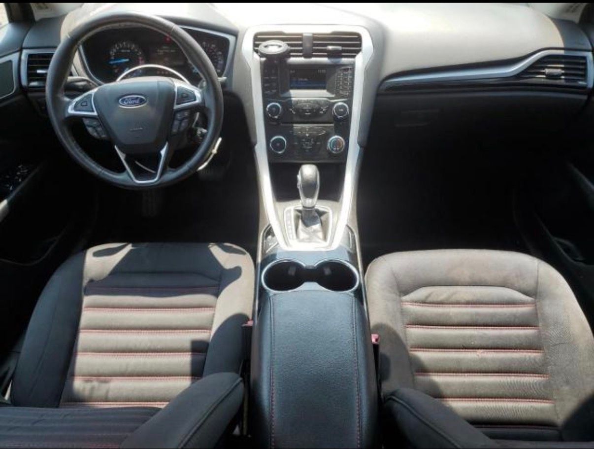 Used 2015 Ford Fusion SE w/ Equipment Group 201A FWD image 10