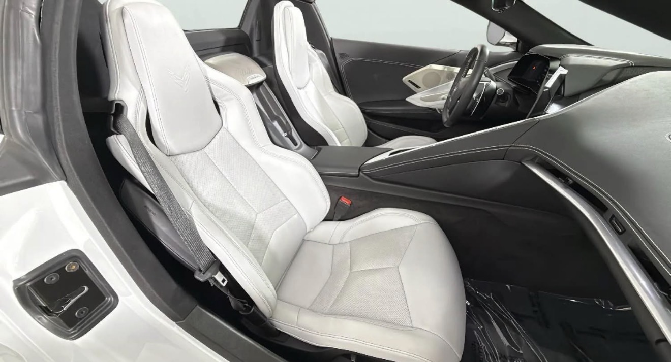 Used 2023 Chevrolet Corvette Stingray Preferred Conv w/ Z51 Performance Package RWD image 10