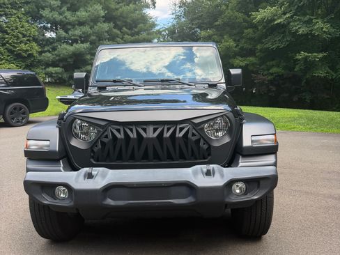 Used 2022 Jeep Wrangler Unlimited Sport AWD/4WD image 2
