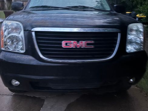 Used 2013 GMC Yukon XL SLT w/ SLT-2 Equipment Package AWD/4WD image 2