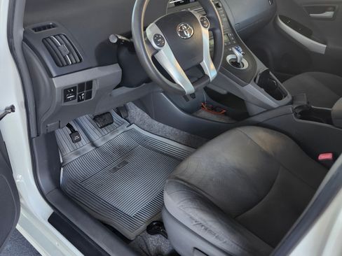 Used 2011 Toyota Prius Two image 6