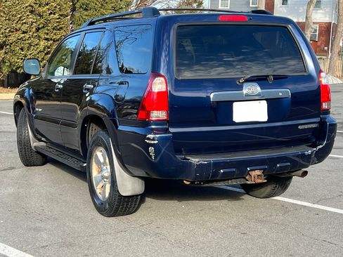Used 2007 Toyota 4Runner SR5 AWD/4WD image 5