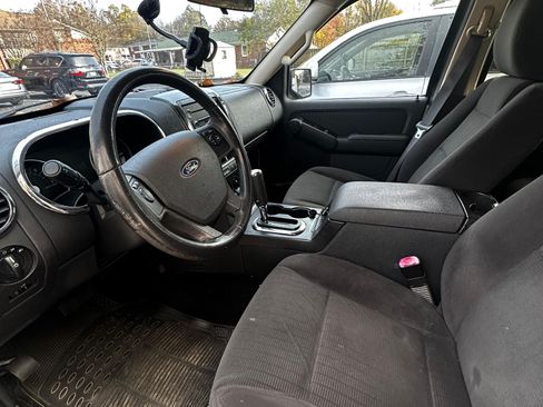 Used 2010 Ford Explorer XLT image 26