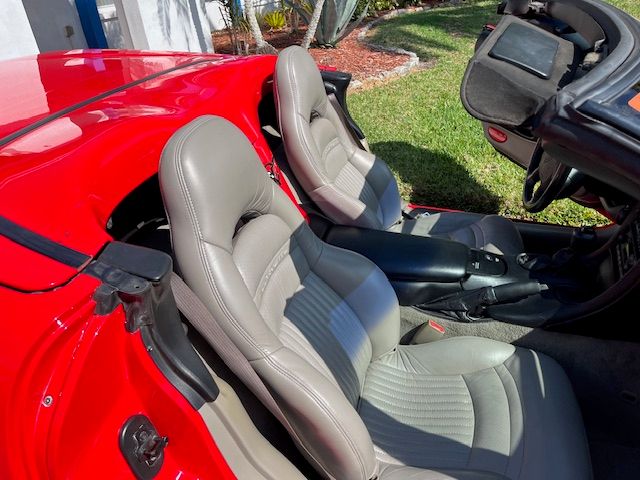 Used 2000 Chevrolet Corvette Convertible RWD image 16