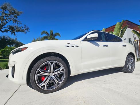 Used 2022 Maserati Levante Modena image 2