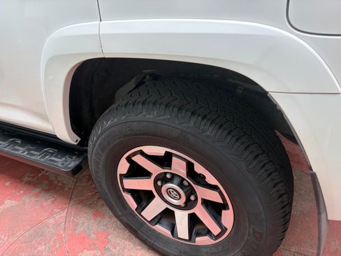Used 2018 Toyota 4Runner TRD Off-Road AWD/4WD image 17
