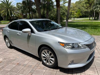 Used 2013 Lexus ES 300h w/ Premium Pkg