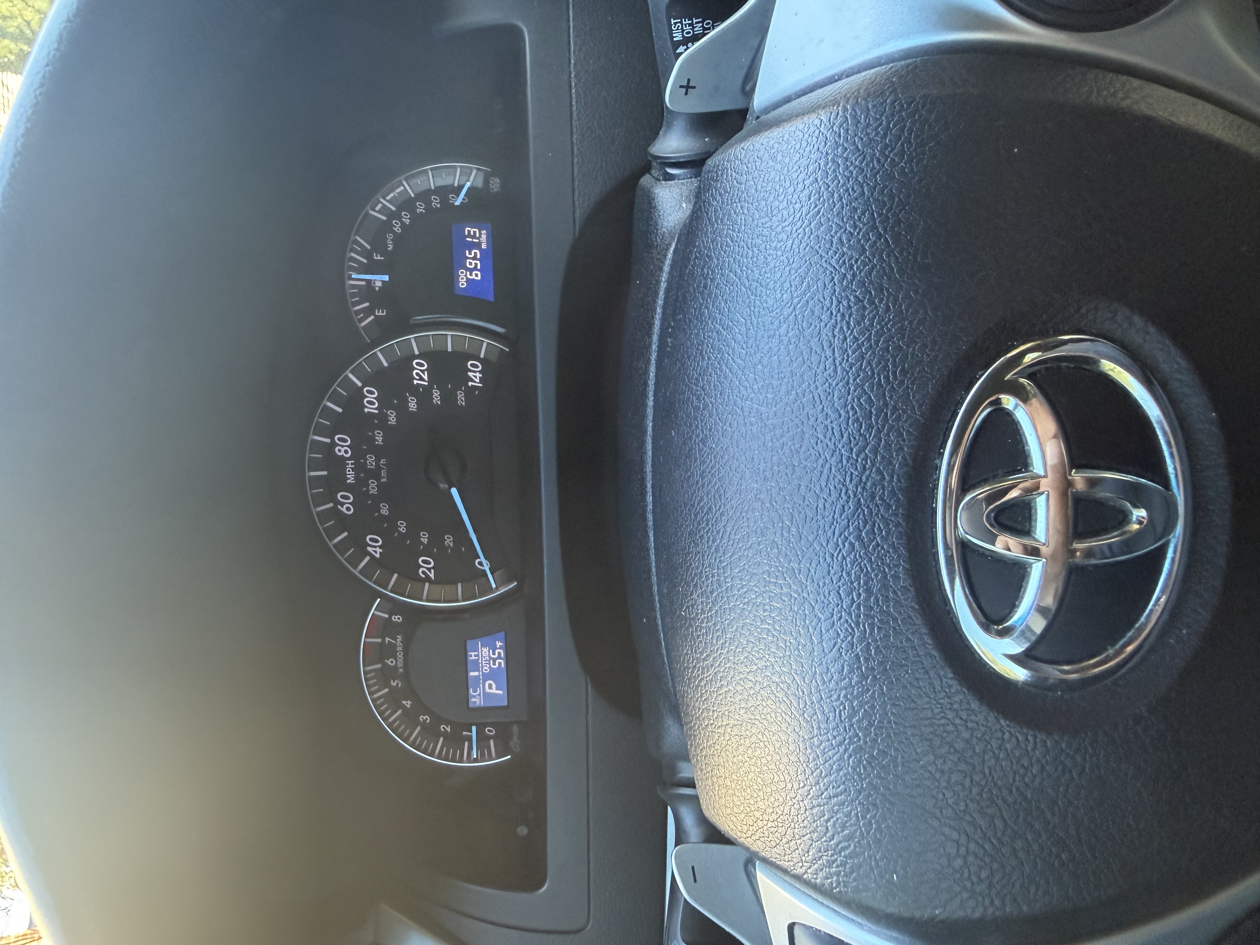 Used 2012 Toyota Camry SE FWD image 1