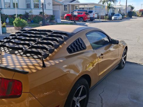 Used 2010 Ford Mustang Coupe image 10