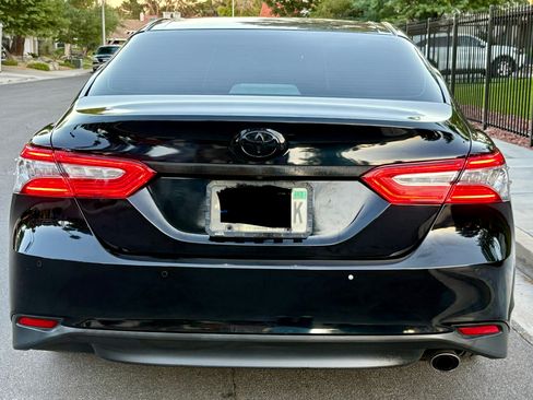 Used 2018 Toyota Camry XLE image 10
