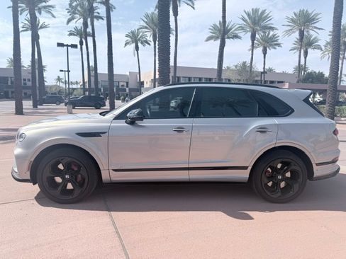 Used 2023 Bentley Bentayga AWD/4WD image 6