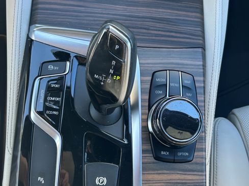 Used 2018 BMW M550i xDrive image 15