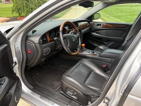 Used 2004 Jaguar XJ8 RWD image 9