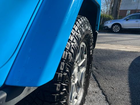 Used 2018 Jeep Wrangler Unlimited Rubicon w/ Connectivity Group image 9