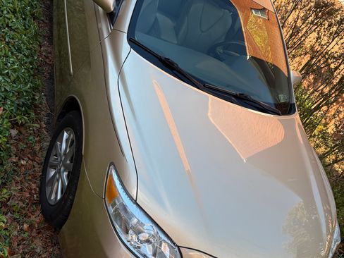 Used 2011 Toyota Camry XLE image 14