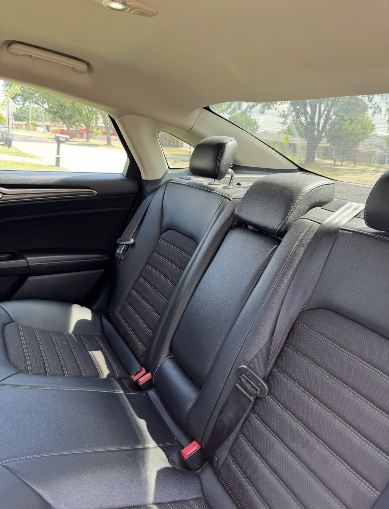 Used 2017 Ford Fusion SE w/ Equipment Group 201A FWD image 9