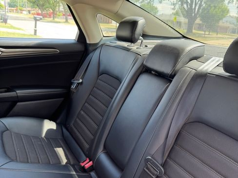 Used 2017 Ford Fusion SE w/ Equipment Group 201A FWD image 9