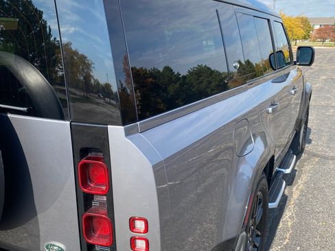 Used 2023 Land Rover Defender 130 X-Dynamic SE image 5