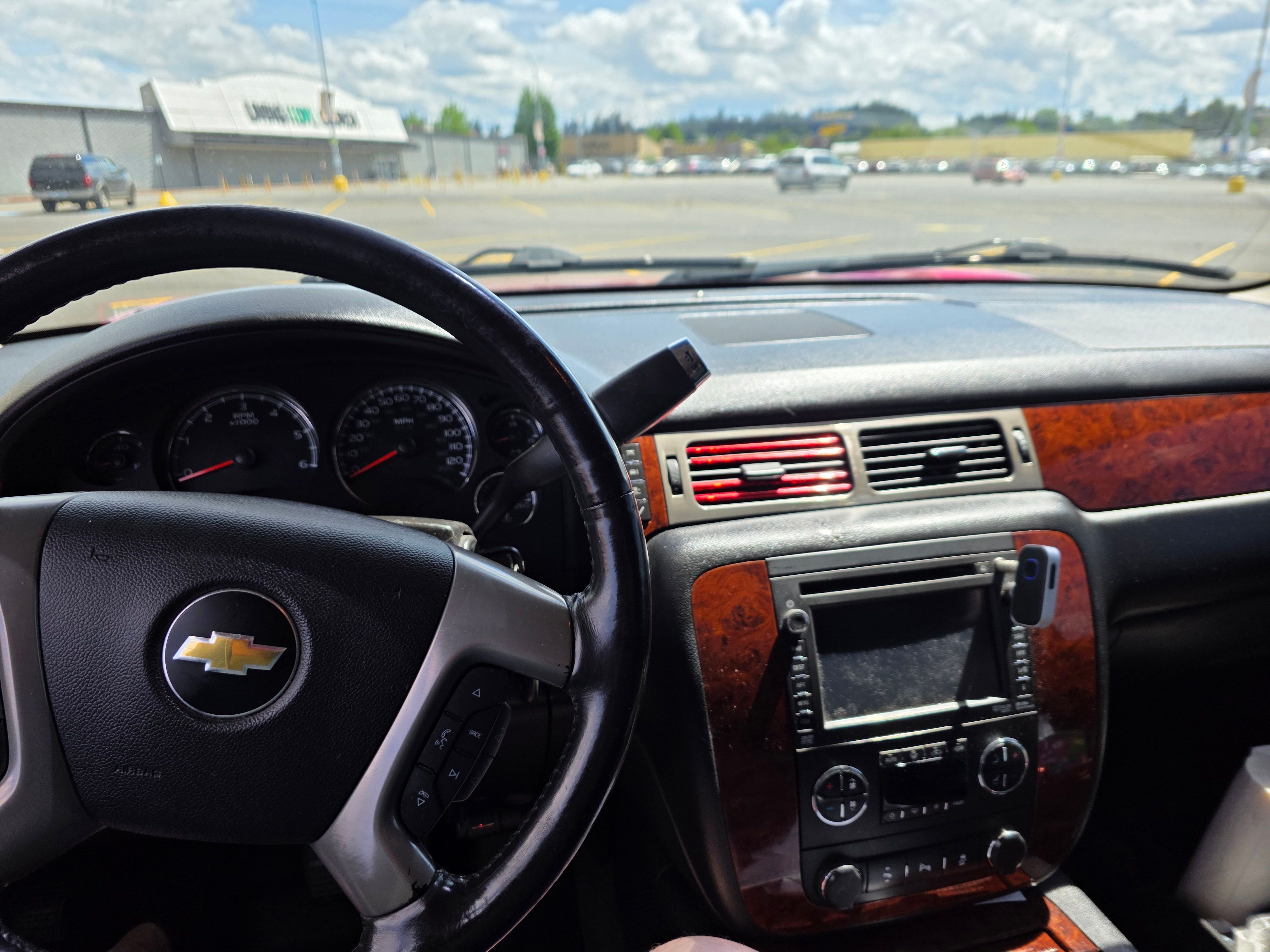 Used 2014 Chevrolet Tahoe LTZ AWD/4WD image 8