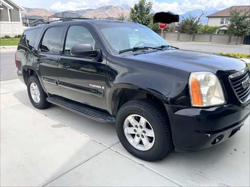 Used 2007 GMC Yukon SLT w/ SLT Preferred Equipment Group RWD image 2