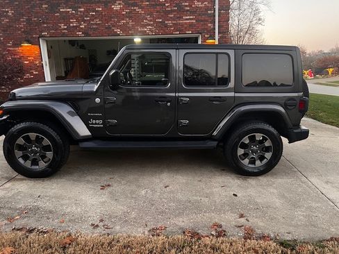 Used 2018 Jeep Wrangler Unlimited Sahara image 4