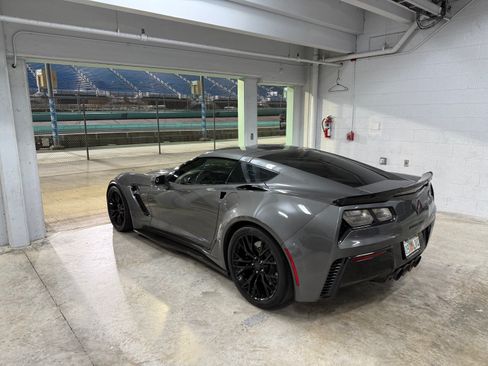 Used 2016 Chevrolet Corvette Z06 w/ 3LZ Preferred Equipment Group image 2