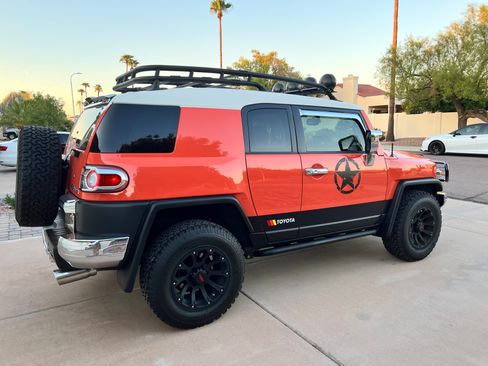 Used 2013 Toyota FJ Cruiser 4WD image 8