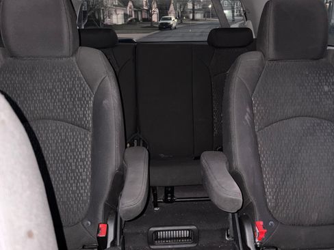 Used 2012 GMC Acadia SLE image 11