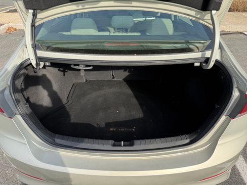 Used 2017 Hyundai Elantra SE image 9