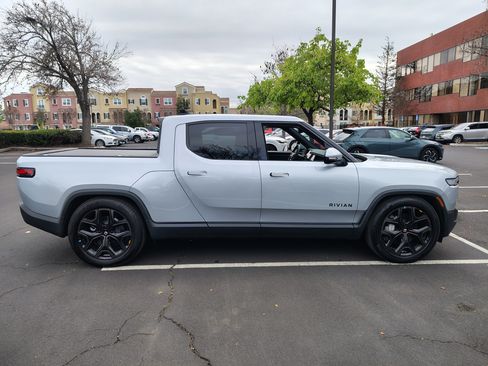 Used 2025 Rivian R1T Adventure image 8