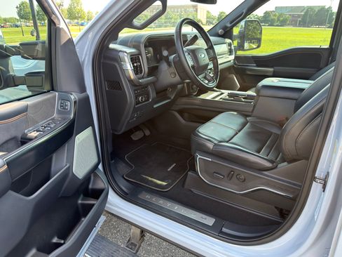 Used 2024 Ford F250 Platinum w/ Tremor Off-Road Package AWD/4WD image 9