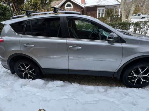Used 2018 Toyota RAV4 SE w/ Power Extra Value Package image 10