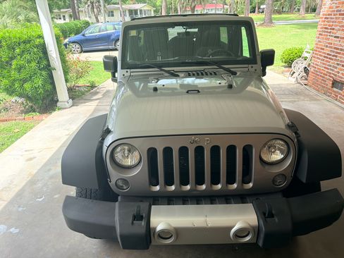Used 2015 Jeep Wrangler Unlimited Sahara w/ Connectivity Group AWD/4WD image 14