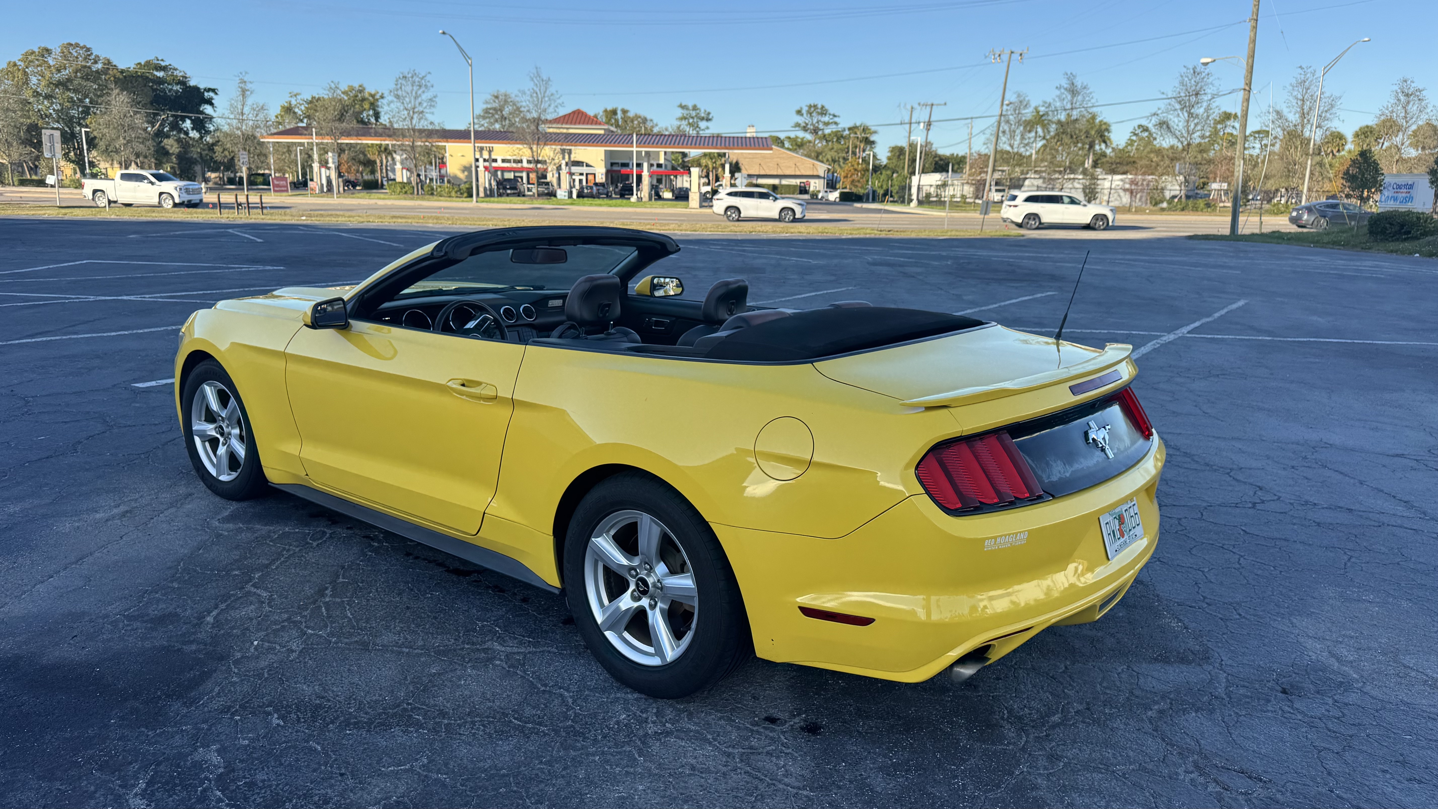 Used 2015 Ford Mustang Convertible RWD image 9