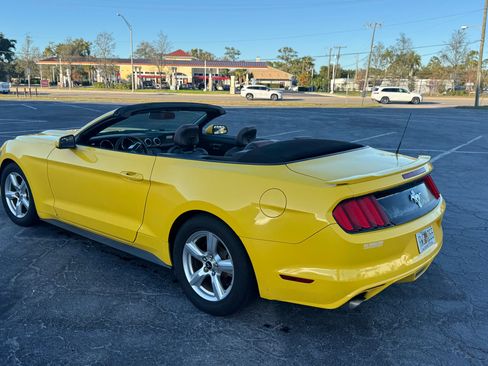 Used 2015 Ford Mustang Convertible image 9