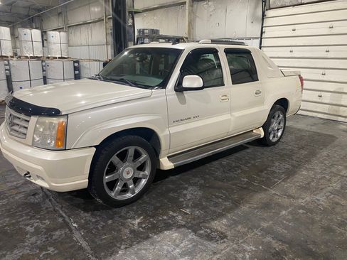 Used 2006 Cadillac Escalade EXT image 16