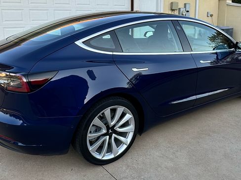 Used 2018 Tesla Model 3 Long Range image 9