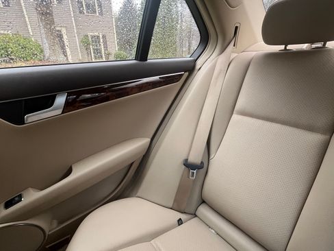 Used 2013 Mercedes-Benz C 250 Sedan image 9