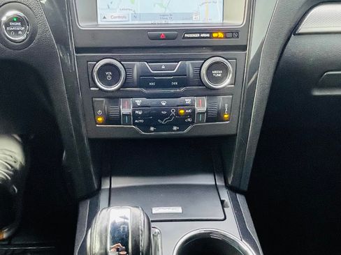 Used 2018 Ford Explorer XLT w/ Equipment Group 201A image 18