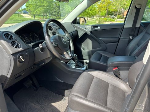 Used 2013 Volkswagen Tiguan SE image 9