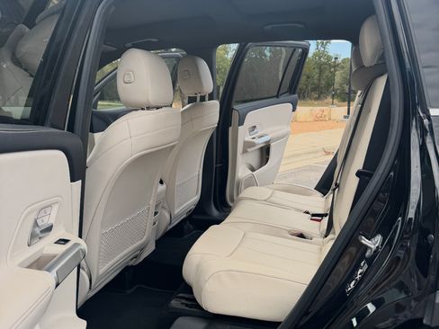 Used 2020 Mercedes-Benz GLB 250 4MATIC image 2