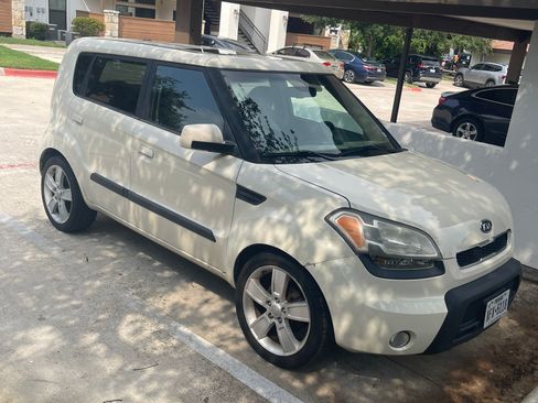 Used 2010 Kia Soul ! FWD image 15
